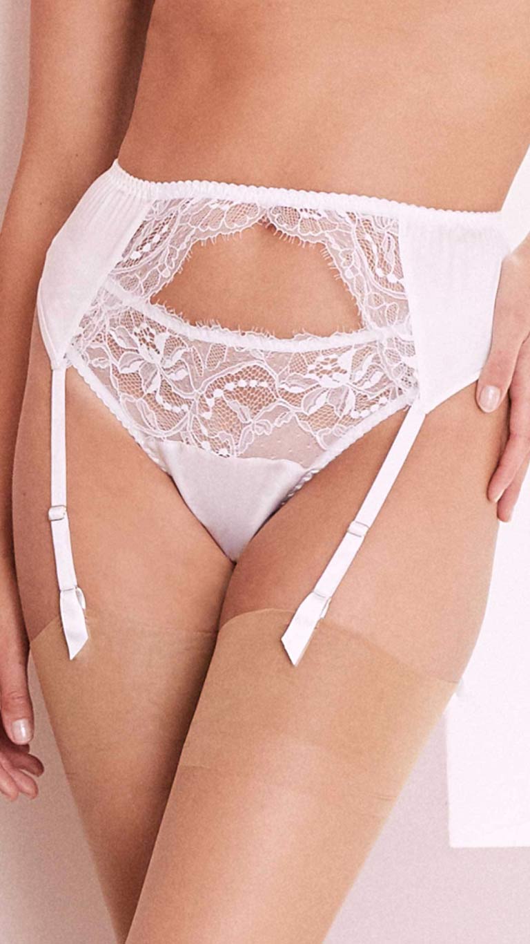 Signature Suspender Belt White Fleur of England